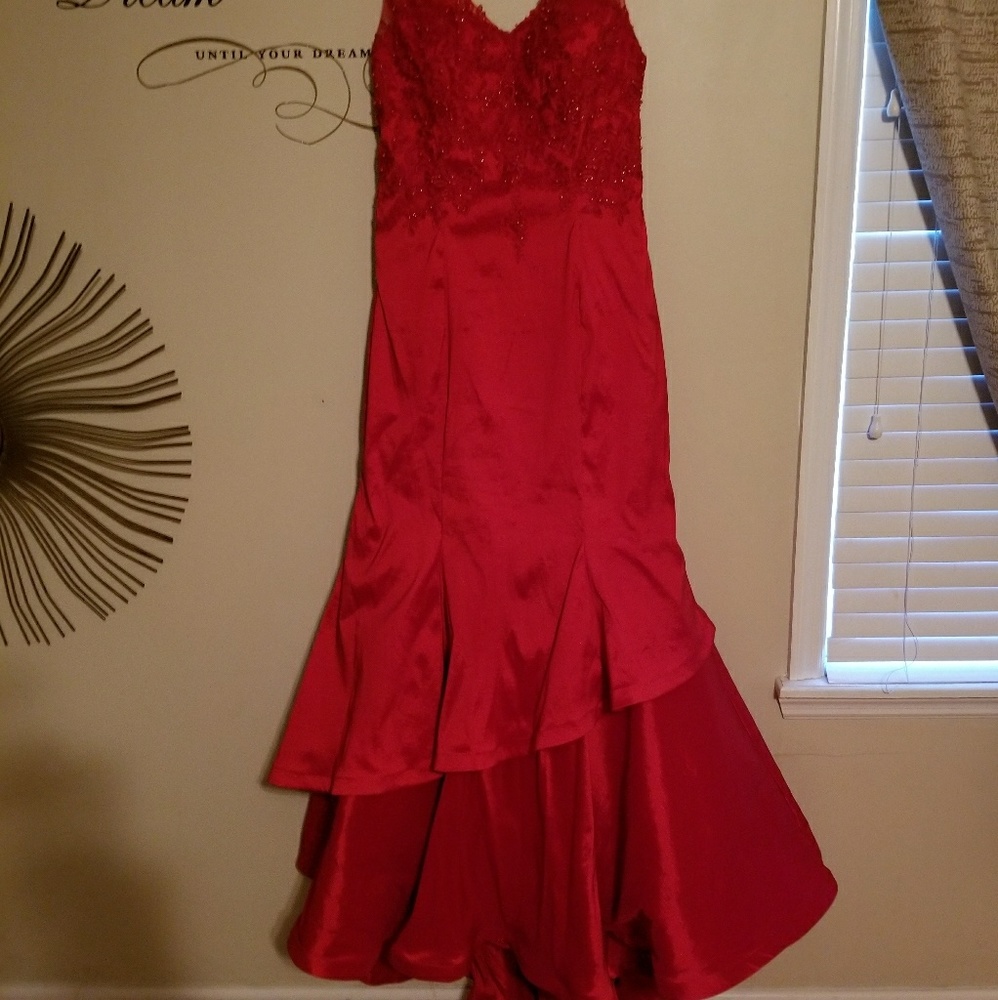 V-neck sleeveless dress - Picture 1 of 6
